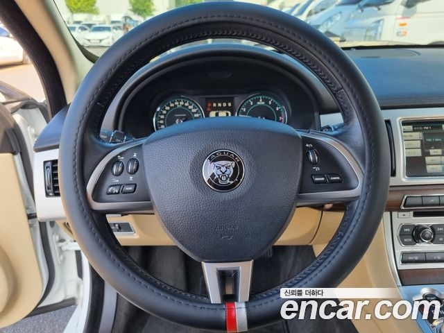 Jaguar XF 2.0 Luxury X250 2015 — фото 9