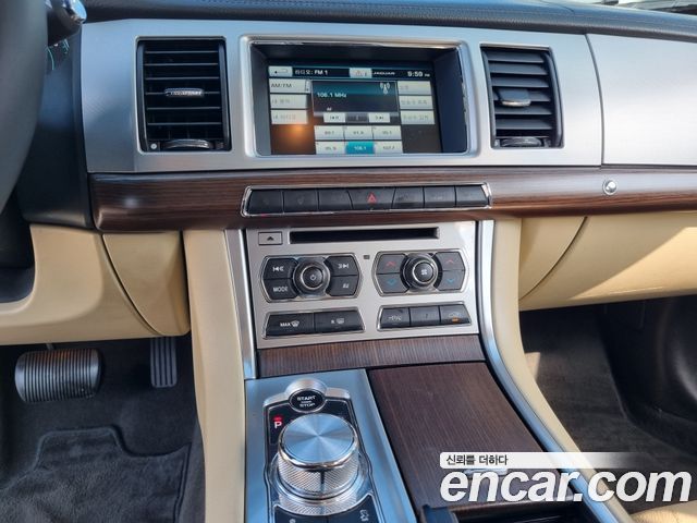 Jaguar XF 2.0 Luxury X250 2015 — фото 16