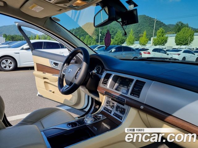 Jaguar XF 2.0 Luxury X250 2015 — фото 17