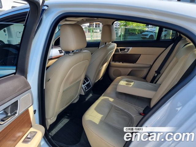 Jaguar XF 2.0 Luxury X250 2015 — фото 18