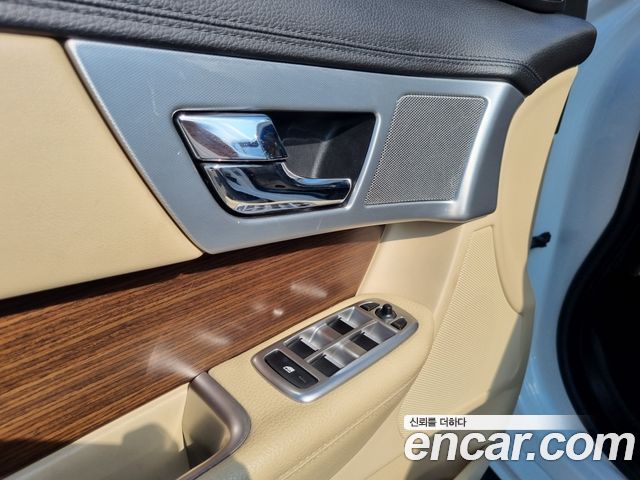 Jaguar XF 2.0 Luxury X250 2015 — фото 19