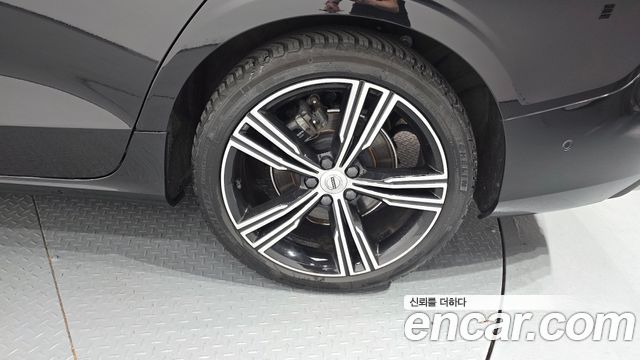 Volvo S60 (III) T5 Inscroption 2020 — фото 27