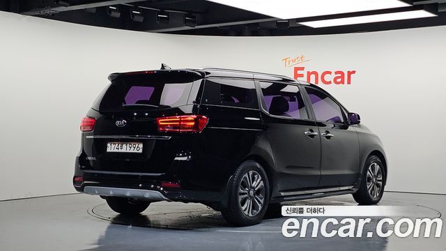 Kia Carnival 9-Seater Luxury 2019 — фото 2