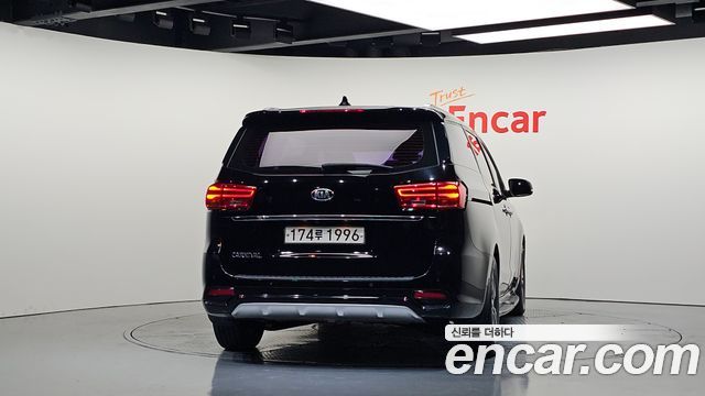 Kia Carnival 9-Seater Luxury 2019 — фото 4