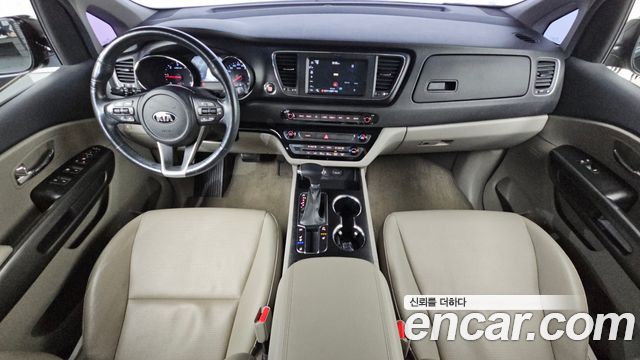 Kia Carnival 9-Seater Luxury 2019 — фото 7