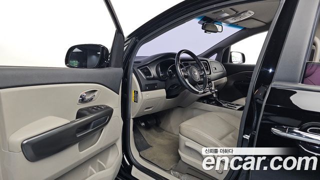 Kia Carnival 9-Seater Luxury 2019 — фото 10