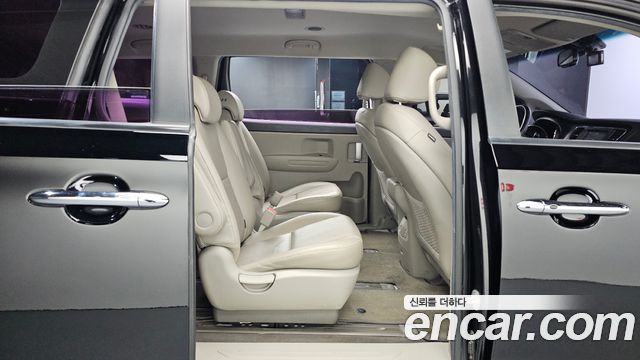 Kia Carnival 9-Seater Luxury 2019 — фото 11