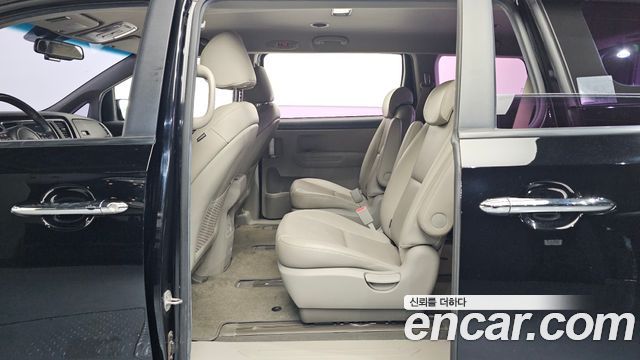 Kia Carnival 9-Seater Luxury 2019 — фото 12