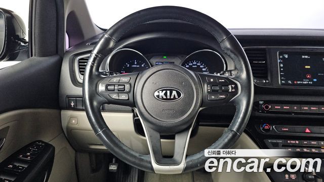 Kia Carnival 9-Seater Luxury 2019 — фото 17