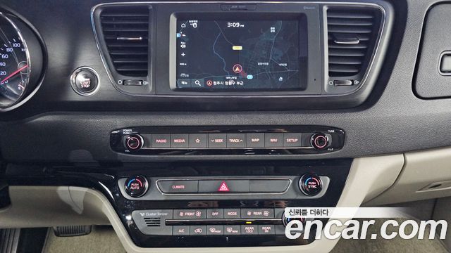 Kia Carnival 9-Seater Luxury 2019 — фото 18