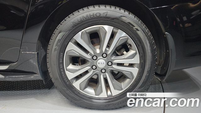 Kia Carnival 9-Seater Luxury 2019 — фото 21