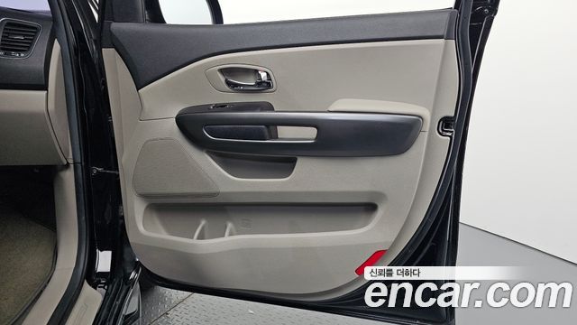 Kia Carnival 9-Seater Luxury 2019 — фото 25