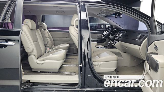 Kia Carnival 9-Seater Luxury 2019 — фото 26