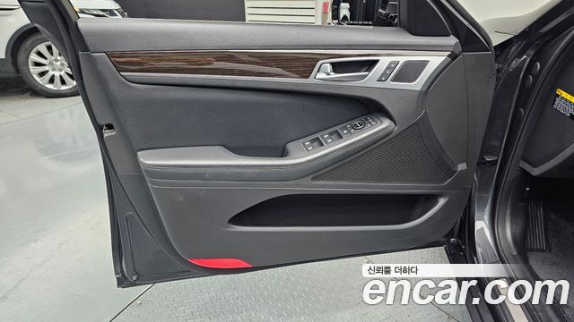 Genesis G80 3.3 GDI AWD Luxury 2018 — фото 24