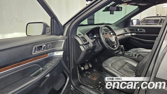 Ford Explorer 2.3 Limited 4WD 5th 2018 — фото 10