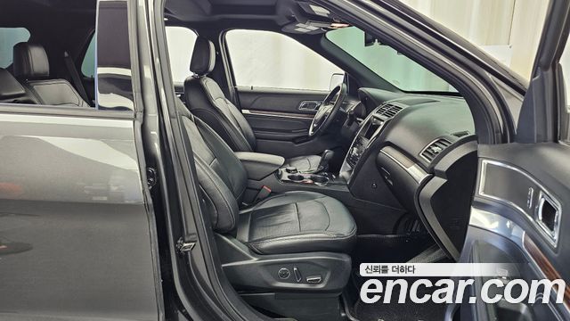 Ford Explorer 2.3 Limited 4WD 5th 2018 — фото 11