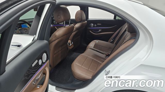 Mercedes-Benz E-Class (W213) E300 4MATIC Avnatgarde 2018 — фото 11