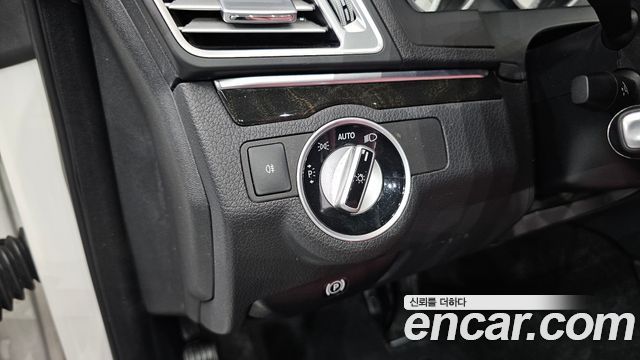 Mercedes-Benz E-Class (W212) E200 Cabriolet 2016 — фото 15