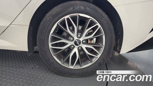 Kia K5 (III) 2.0 Prestige 2022 — фото 21