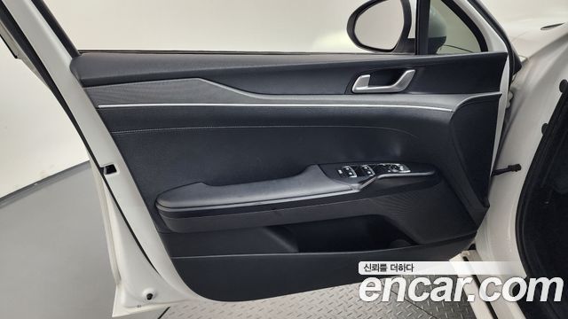 Kia K5 (III) 2.0 Prestige 2022 — фото 24