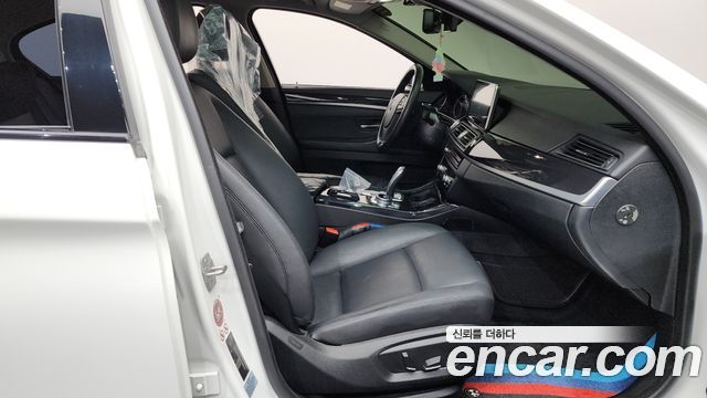 BMW 5 Series (F10) 520d xDrive M Aero Dynamic 2016 — фото 11