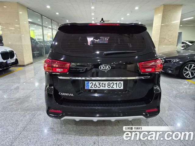 Kia Carnival 9-Seater Prstige 2020 — фото 4