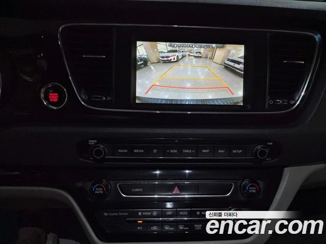 Kia Carnival 9-Seater Prstige 2020 — фото 9