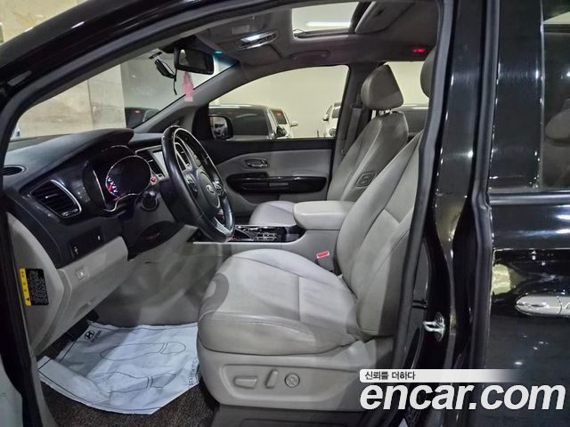 Kia Carnival 9-Seater Prstige 2020 — фото 10