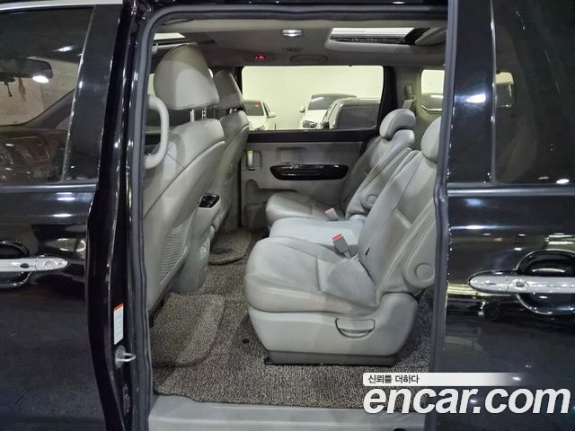 Kia Carnival 9-Seater Prstige 2020 — фото 15