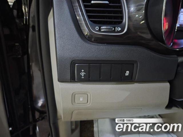 Kia Carnival 9-Seater Prstige 2020 — фото 18