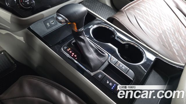 Kia Carnival 11-Seater Prestige 2019 — фото 9