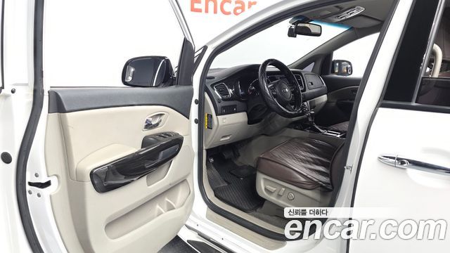 Kia Carnival 11-Seater Prestige 2019 — фото 10