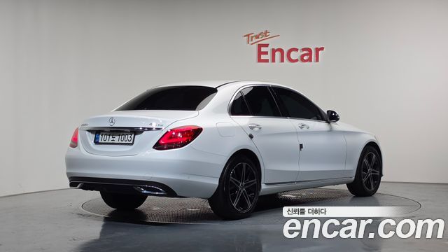 Mercedes-Benz C-Class (W205) C220 d 4MATIC Exclusive 2019 — фото 2