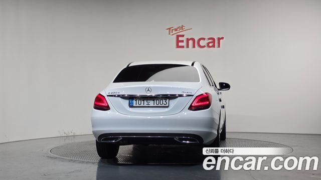 Mercedes-Benz C-Class (W205) C220 d 4MATIC Exclusive 2019 — фото 4