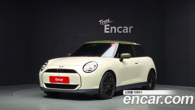 MINI Cooper Electric (IV) SE Paul Smith Edition 2026 — фото 1