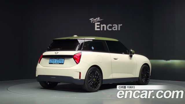 MINI Cooper Electric (IV) SE Paul Smith Edition 2026 — фото 2