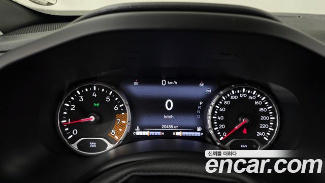 Jeep Renegade 1.3 Limited 2022 — фото 8
