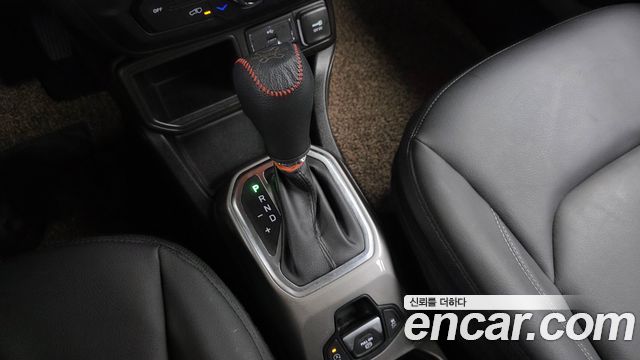 Jeep Renegade 1.3 Limited 2022 — фото 9