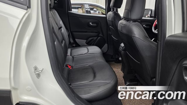 Jeep Renegade 1.3 Limited 2022 — фото 11