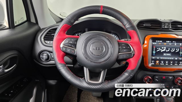 Jeep Renegade 1.3 Limited 2022 — фото 12