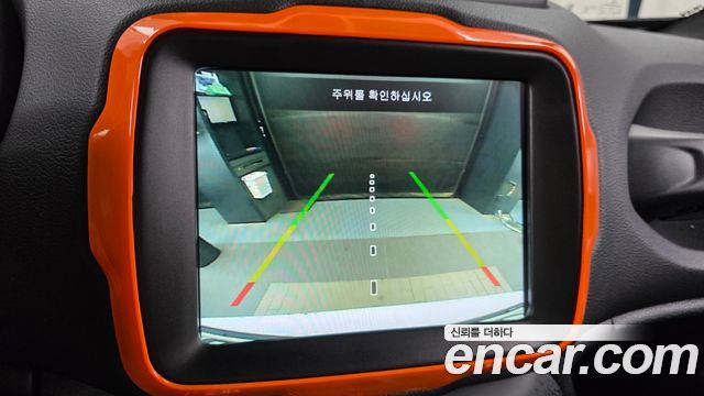 Jeep Renegade 1.3 Limited 2022 — фото 14