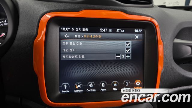 Jeep Renegade 1.3 Limited 2022 — фото 16