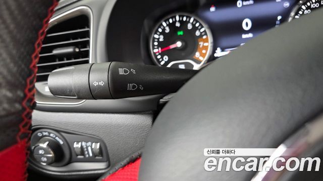 Jeep Renegade 1.3 Limited 2022 — фото 19