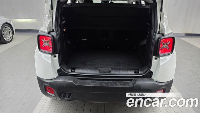 Jeep Renegade 1.3 Limited 2022 — фото 20