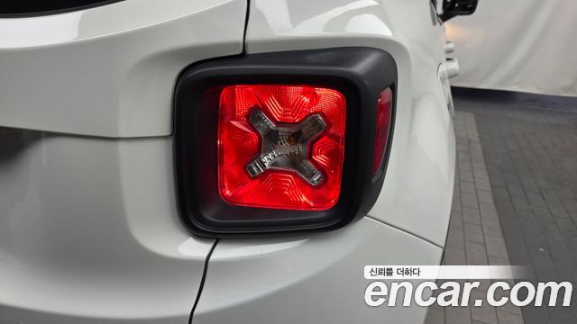 Jeep Renegade 1.3 Limited 2022 — фото 23