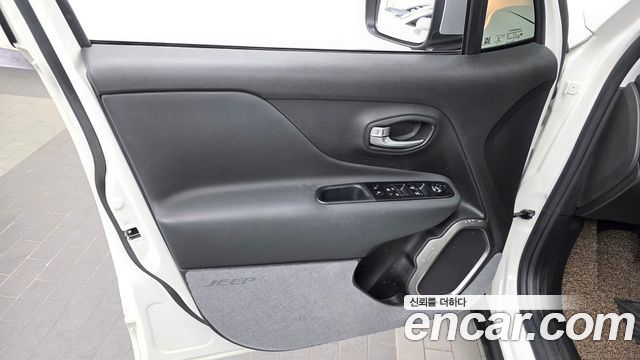 Jeep Renegade 1.3 Limited 2022 — фото 24