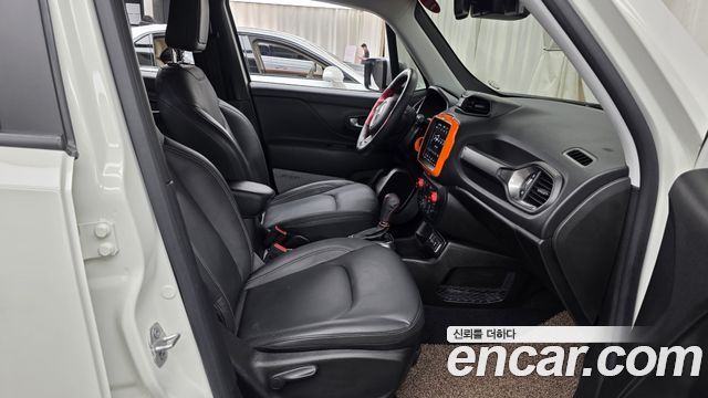 Jeep Renegade 1.3 Limited 2022 — фото 26