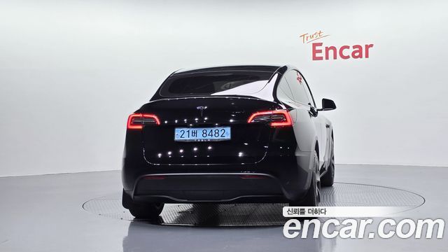 Tesla Model Y RWD 2023 — фото 4