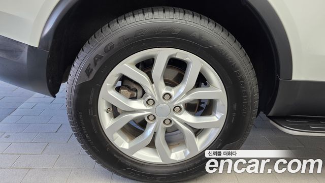 Land Rover Discovery 5 2.0 SD4 SE 2019 — фото 5