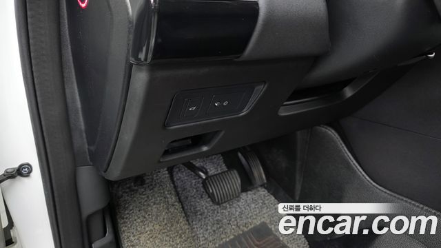 Land Rover Discovery 5 2.0 SD4 SE 2019 — фото 17